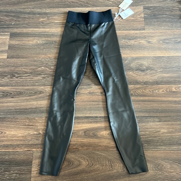 Good American RUBBERIZED ICON LEGGING - Picture 2 of 5